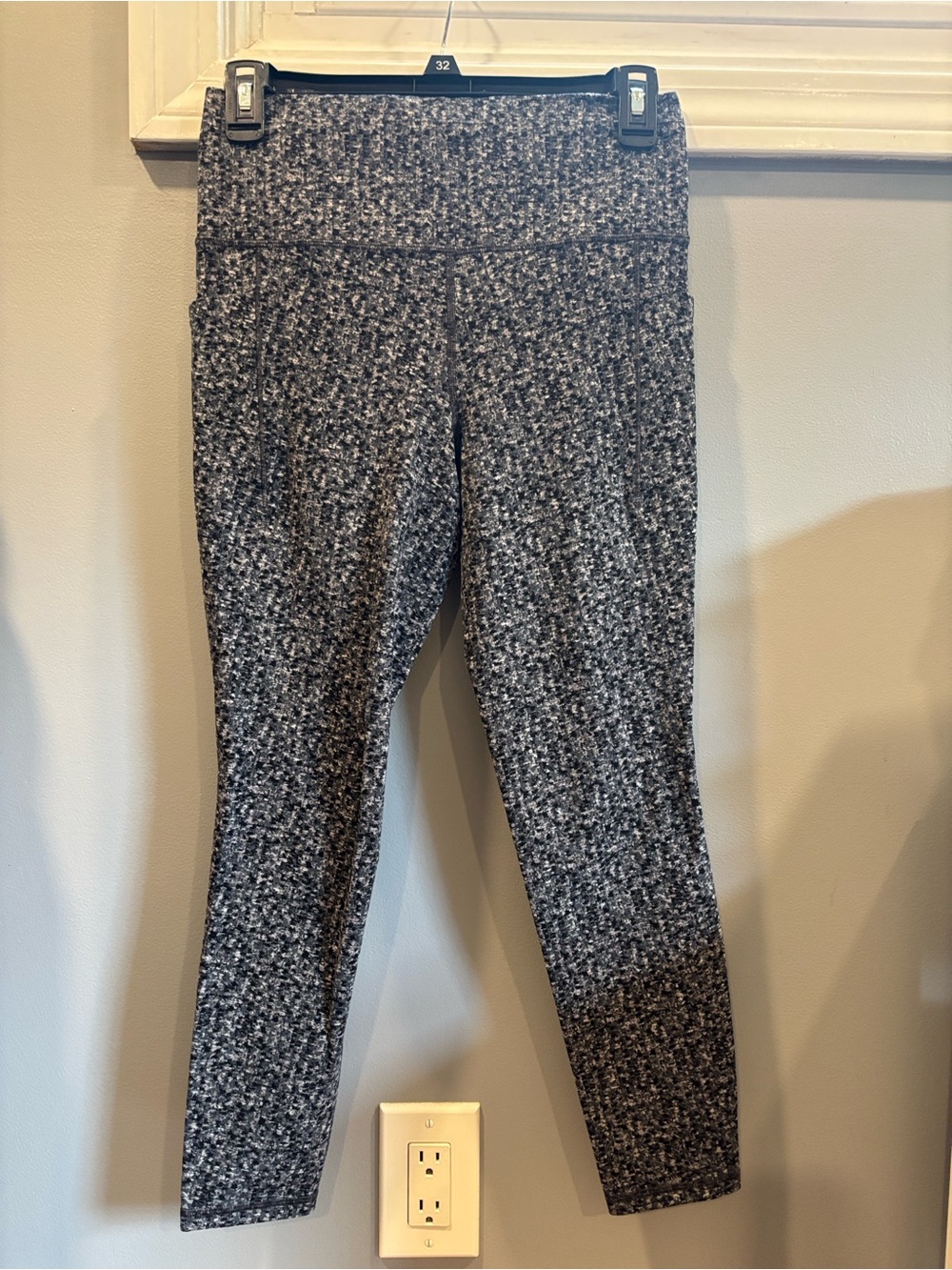 Athleta Black and Gray Patterned Jeggings